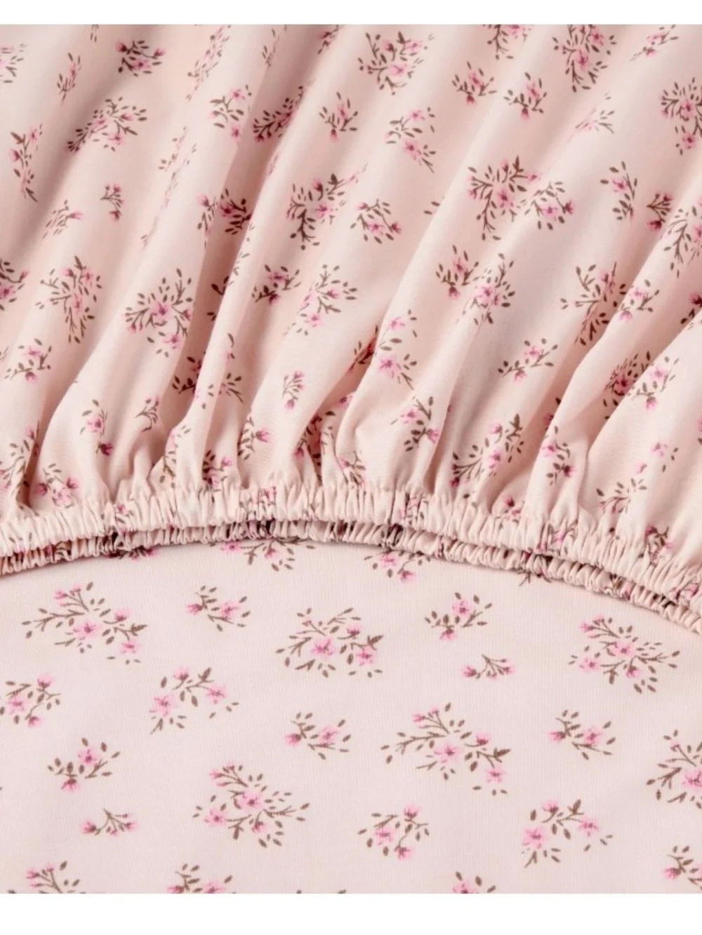Hollister x Target collaboration Pink Ditsy Floral Full Sized Sheets